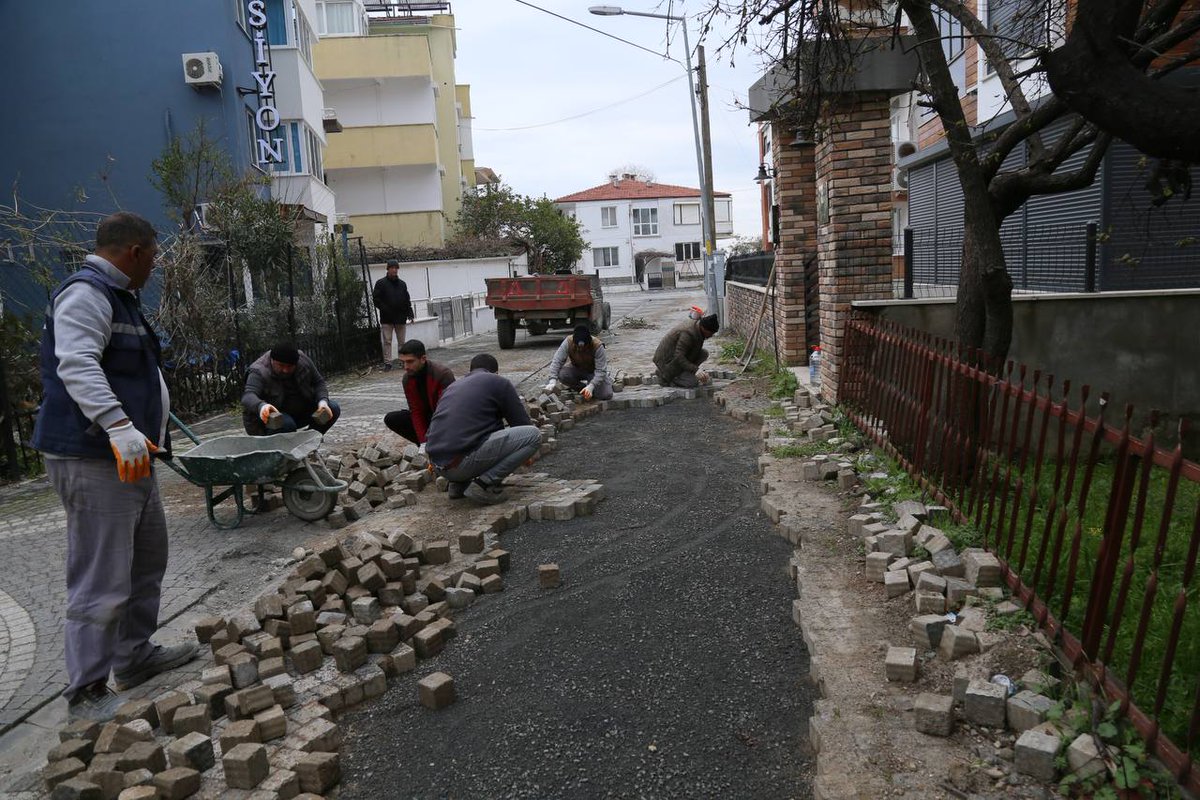 Altınoluk İskele Mahallesi'nde Yol Bakım Çalışmaları Devam Ediyor