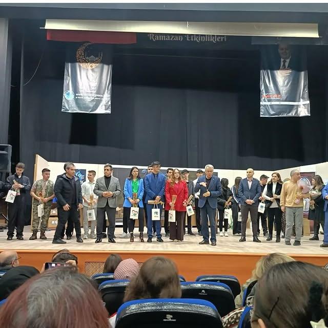 Gönen Ömer Seyfettin Fen Lisesi Öğrencilerinden Tiyatro Gösterisi