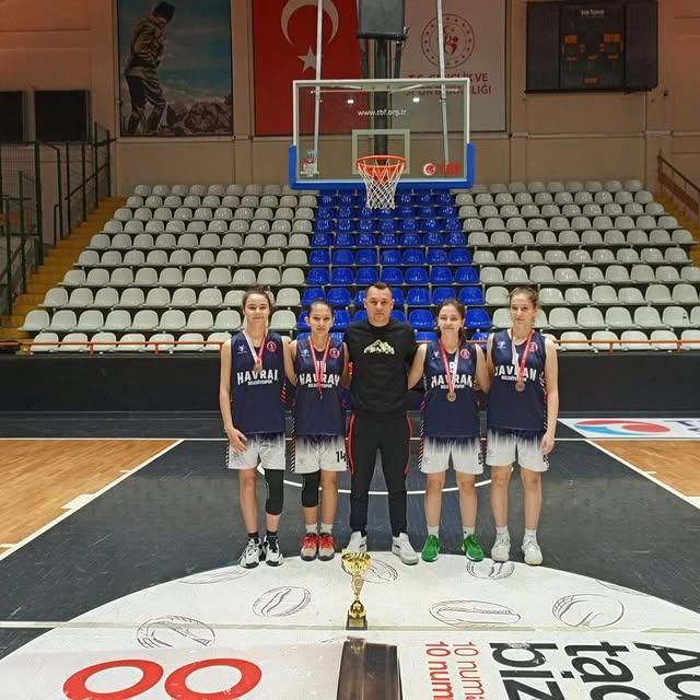 Havran Belediye Spor'un 3x3 Basketbol Başarısı