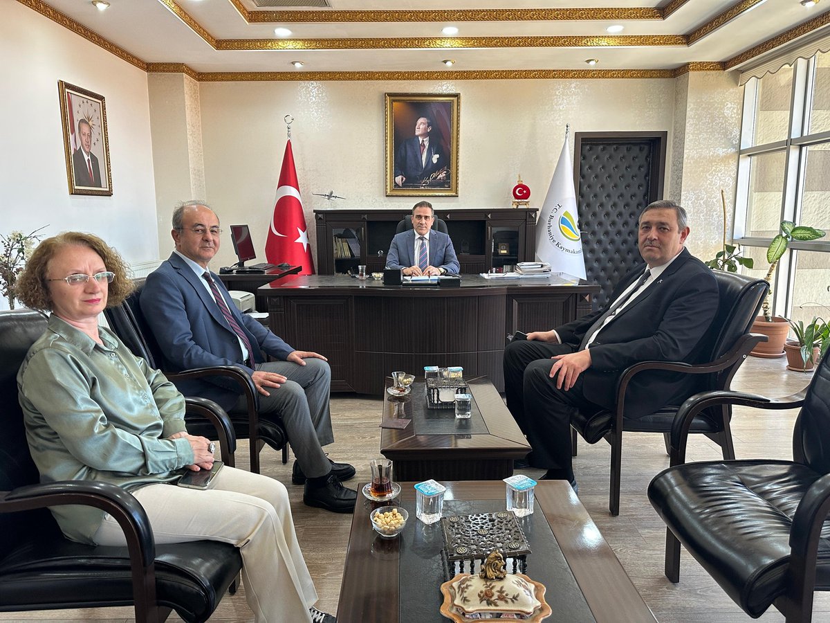 Balıkesir İl Sanayi ve Teknoloji Müdürü Mehmet Şafak, Burhaniye Kaymakamı İlyas Memiş'i Ziyaret Etti