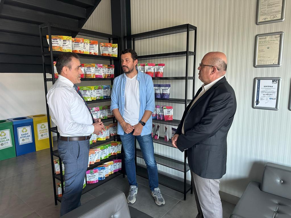 Burhaniye Kaymakamı Memiş, Zeytin ve Zeytin Ürünleri İşleme İhtisas OSB'deki Fabrikaları İnceledi