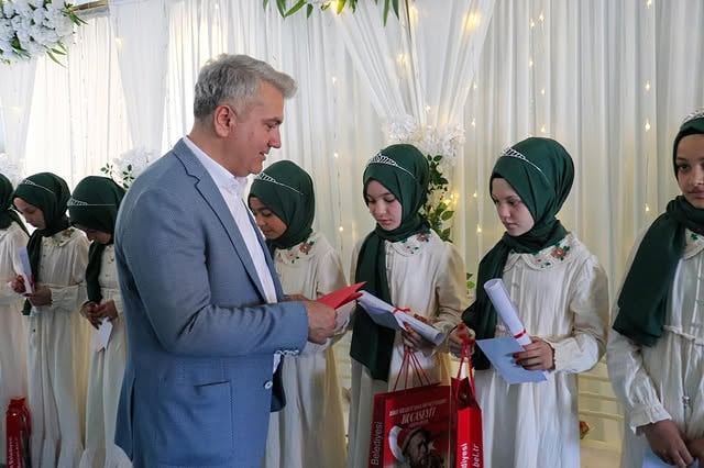 Balıkesir'de Kur'an Hatmi Yapan Çocuklar Ödüllendirildi