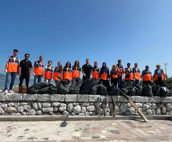 Balıkesir AFAD Bandırma'da Kıyı Temizliği ve Sahil Yürüyüşü Gerçekleştirdi
