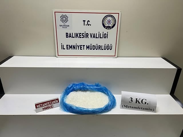 Balıkesir'de Büyük Uyuşturucu Operasyonu: 3 Kilogram Metamfetamin Ele Geçirildi