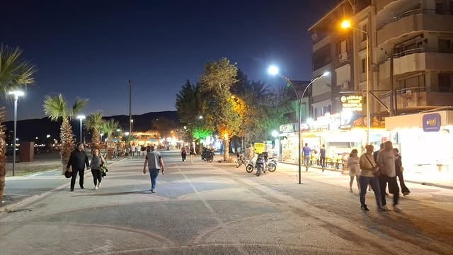 Edremit Akçay Kordonu Işıklandırıldı