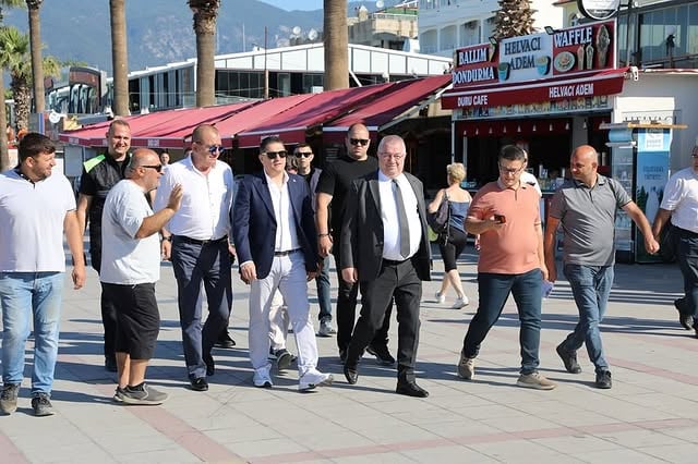 Edremit Belediyesi Akçay Kordonunda Çevre Düzenleme Çalışmaları Başlattı