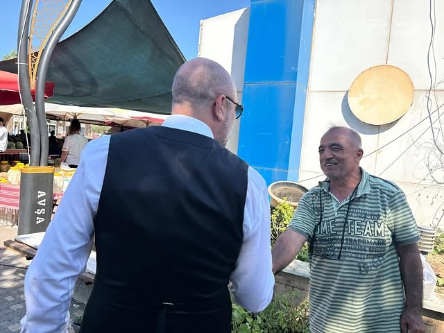 Marmara Adalar Belediyesi Başkanı Dinçer, Avşa'da Pazarı Ziyaret Etti