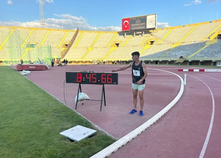 Balıkesir Üniversitesi Öğrencisi Cuma Özcan 3000 Metre Engelde Türkiye Şampiyonu Oldu