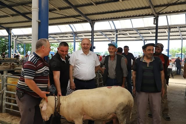 Gönen Belediye Başkanı Palaz Kurban Pazarı Esnafı ve Vatandaşlarla Buluştu