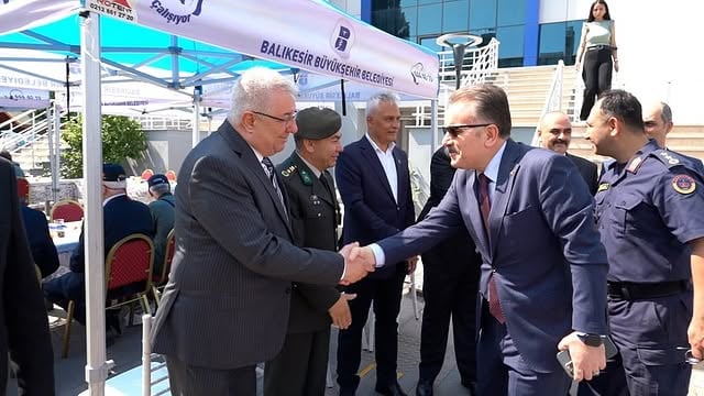 Edremit'te Bayram Coşkusu: Kaymakam Odabaş ile Bayramlaşma ve Hastane Ziyaretleri