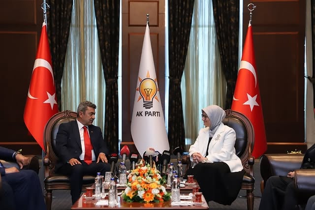 AK Parti Balıkesir Milletvekili Uygur, Demokratik Sol Parti Heyeti ile Bayramlaştı