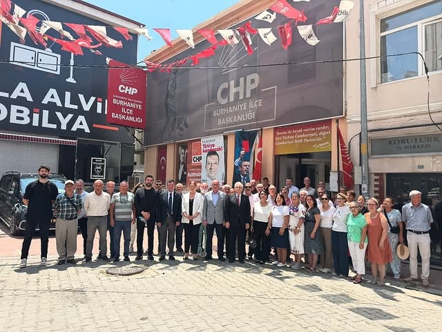 Burhaniye Belediyesi Başkanı Deveciler, Kurban Bayramı'nda Partililerle Buluştu