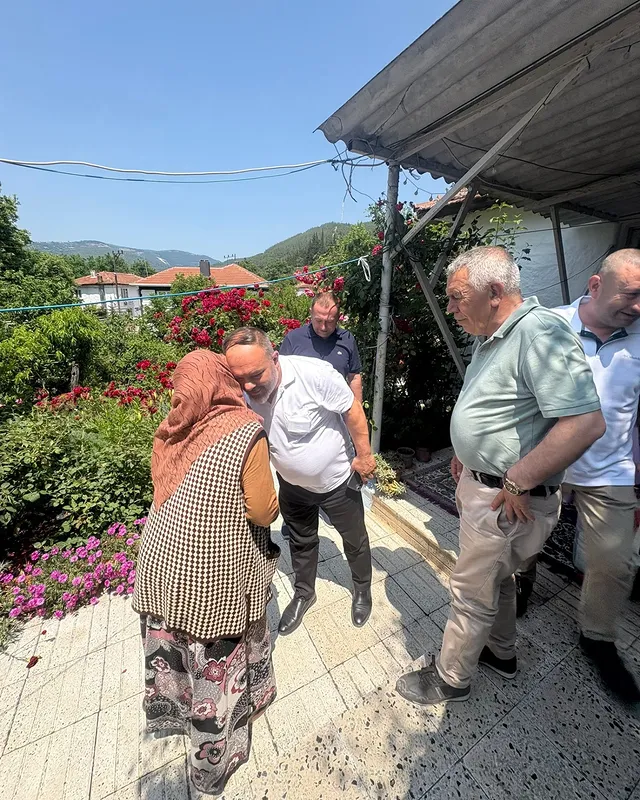 Kepsut Belediyesi Heyeti, Başkan Cankul'un Annesini Ziyaret Etti