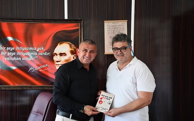 Yazar Şükrü Demir, Gömeç İlçe Milli Eğitim Müdürü Bünyamin Yılmaz'ı Ziyaret Etti