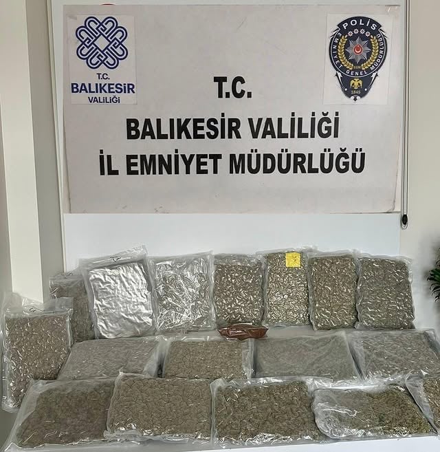 Balıkesir'de Büyük Uyuşturucu Operasyonu: 19 Kilogram Esrar Ele Geçirildi