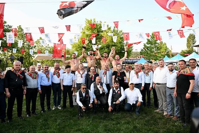 CHP Balıkesir Milletvekili Serkan Sarı, İvrindi Yağlı Pehlivan Güreşleri'nde Hemşehrileriyle Buluştu