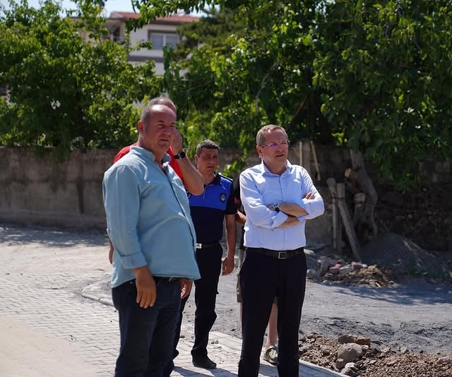 Ayvalık Belediyesi Altınova'da Yol ve Pazaryeri Çalışmalarını Tamamladı