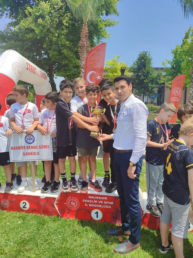 Burhaniye'de Okul Sporlarında Oryantringde İl Birinciliği