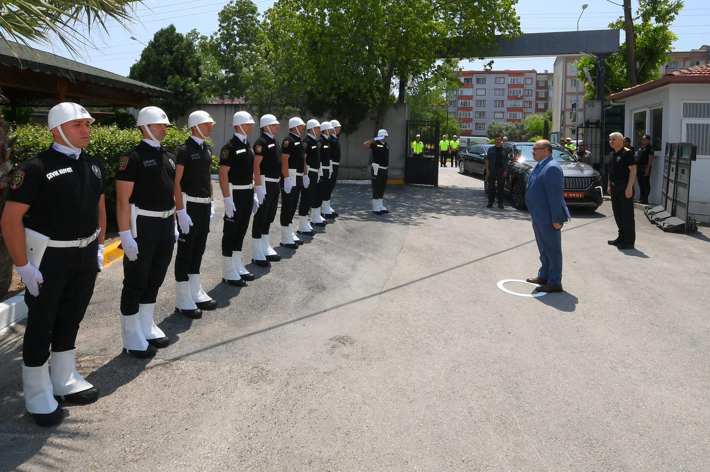 Balıkesir Valisi Ustaoğlu Çevik Kuvvet Şube Müdürlüğü'nü Ziyaret Etti