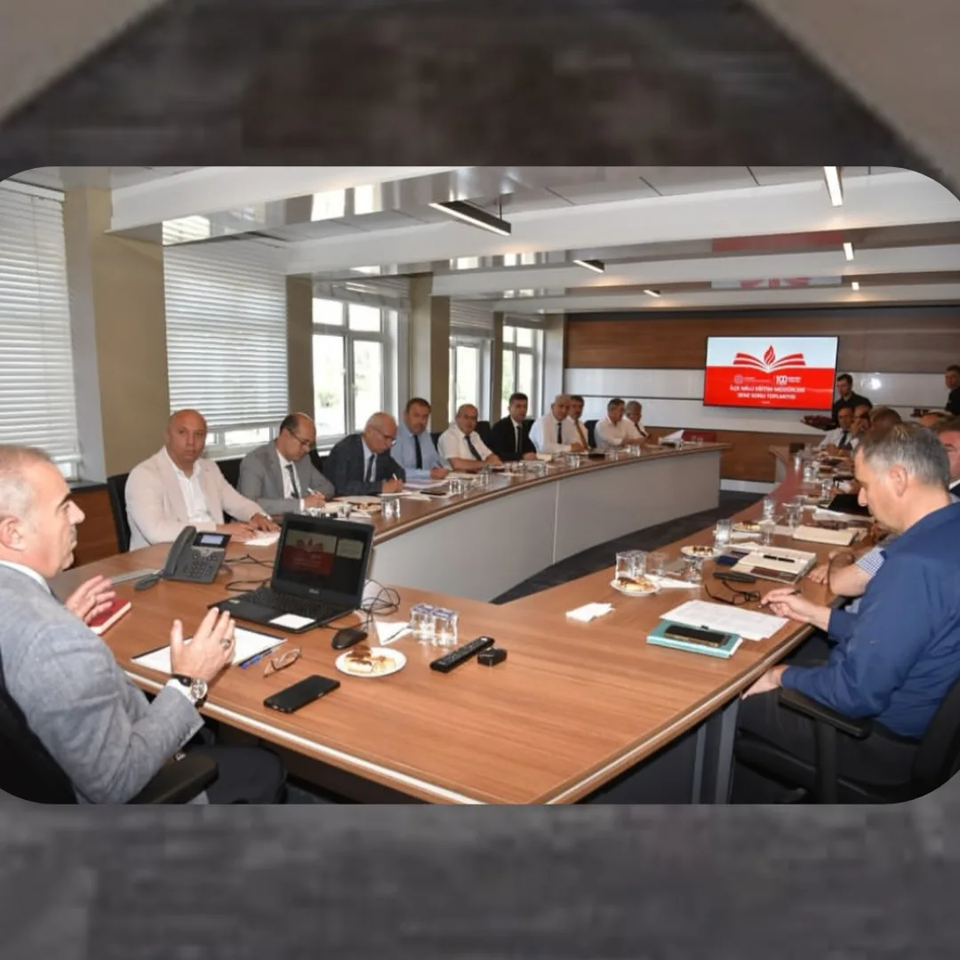 Edremit'te 2024-2025 Eğitim Öğretim Yılı Değerlendirme Toplantısı Yapıldı