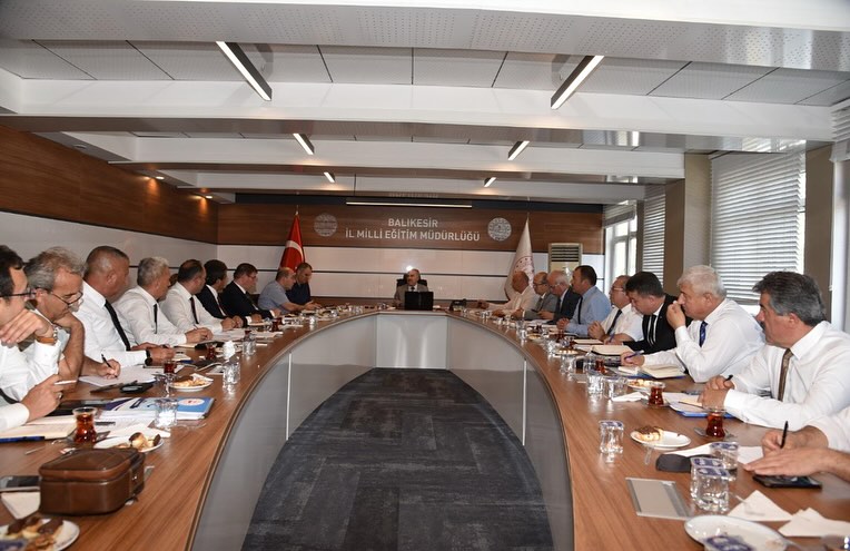 Ayvalık İlçe Milli Eğitim Müdürü Değerlendirme Toplantısına Katıldı