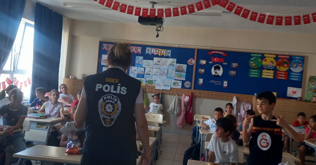 Balıkesir'de Öğrencilere Siber Güvenlik Eğitimi Verildi