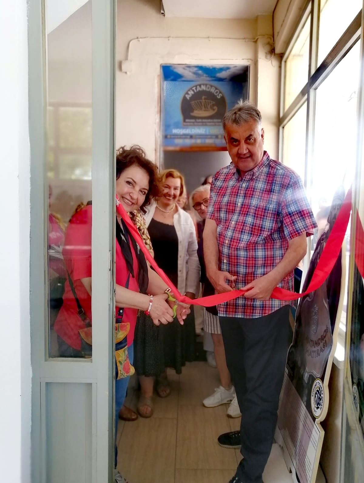 Edremit Belediyesi Başkan Yardımcısı Cebeci, “Yaza Merhaba Resim Sergisi” Açılışına Katıldı