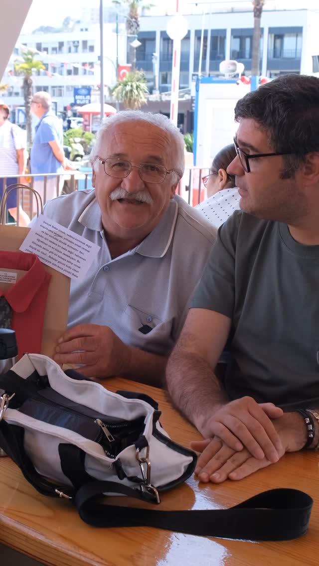 Ayvalık'ta Babalar Günü Coşkusu: Çocuklardan Babalara Duygu Dolu Kutlama