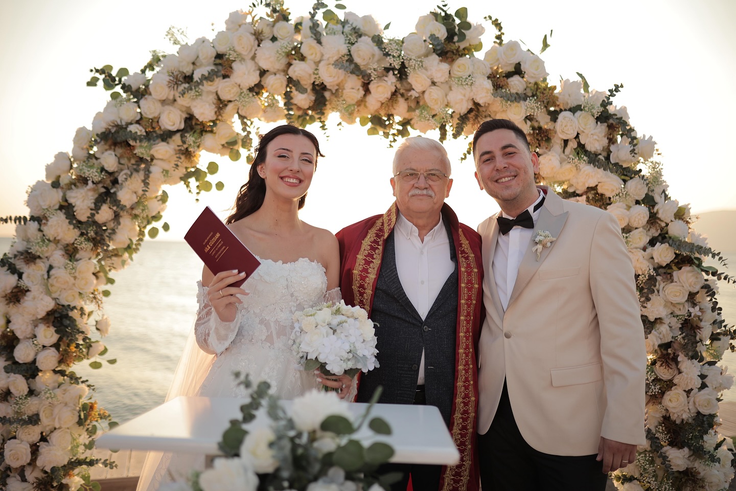 Burhaniye Belediye Başkanı Deveciler, Avukat Sercan Gencan'ın Nikahını Kıldı