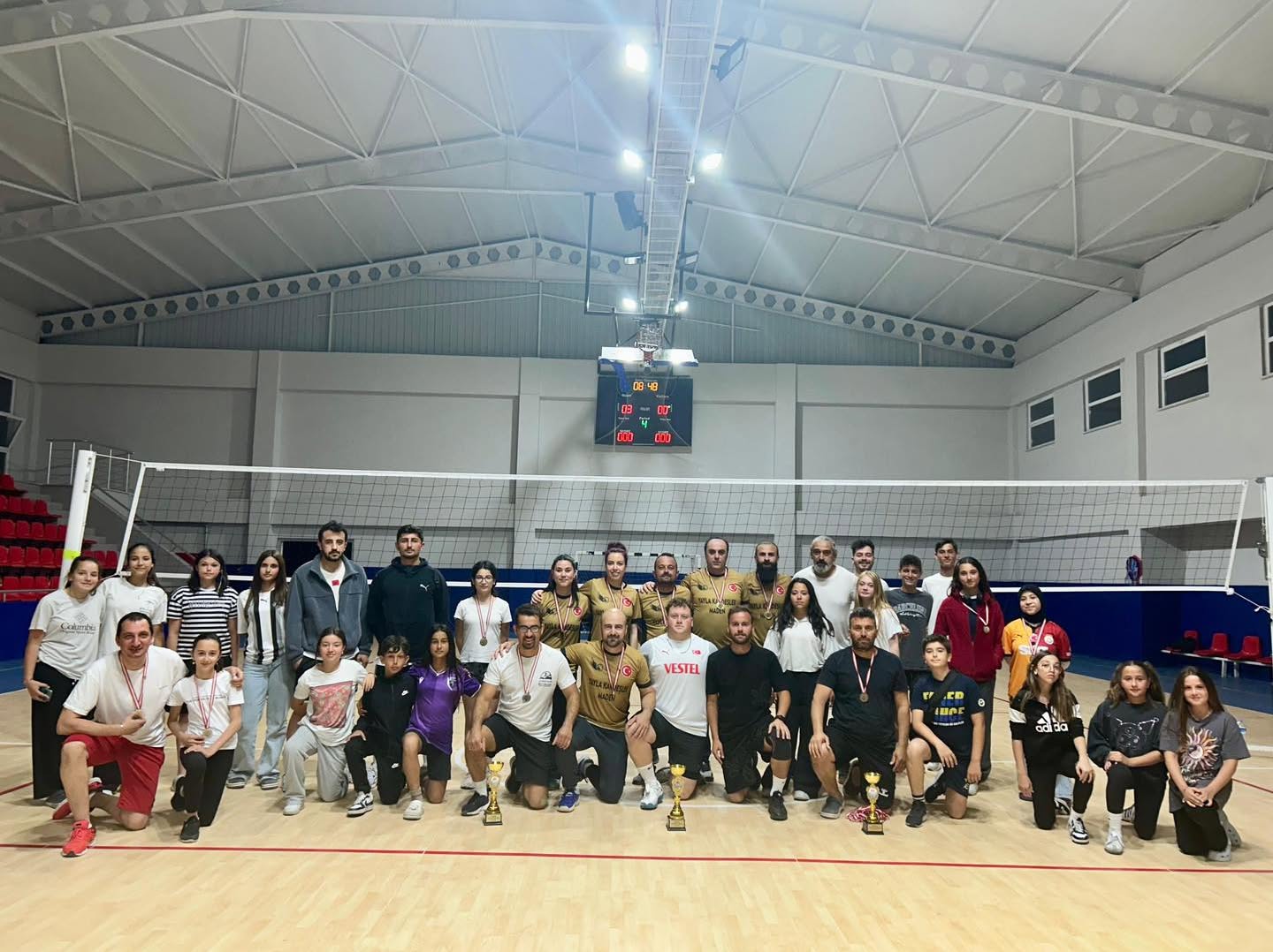 Marmara Adalar'da Yaza Merhaba Voleybol Turnuvası Sona Erdi