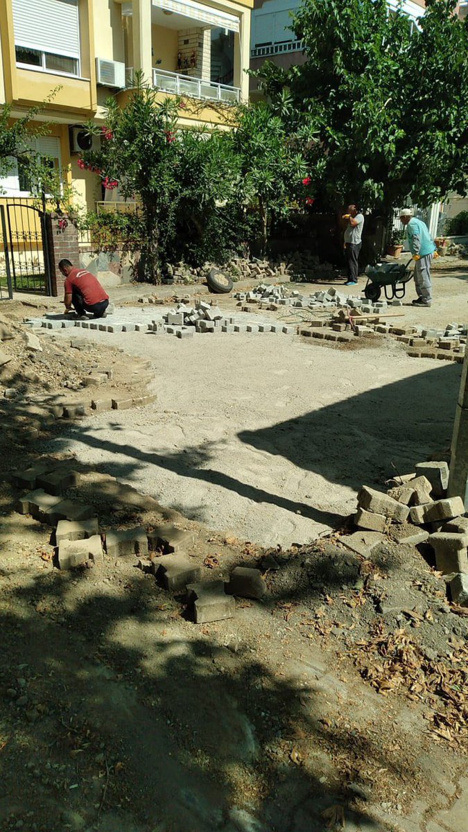 Edremit Belediyesi Kent Geneli Yol Tamirat Çalışmalarına Devam Ediyor