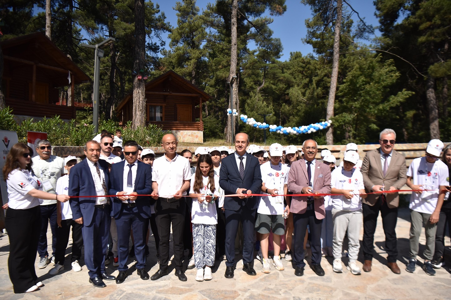 Altıeylül Belediyesi’nden Yarış Ortaokulu Projesine Destek
