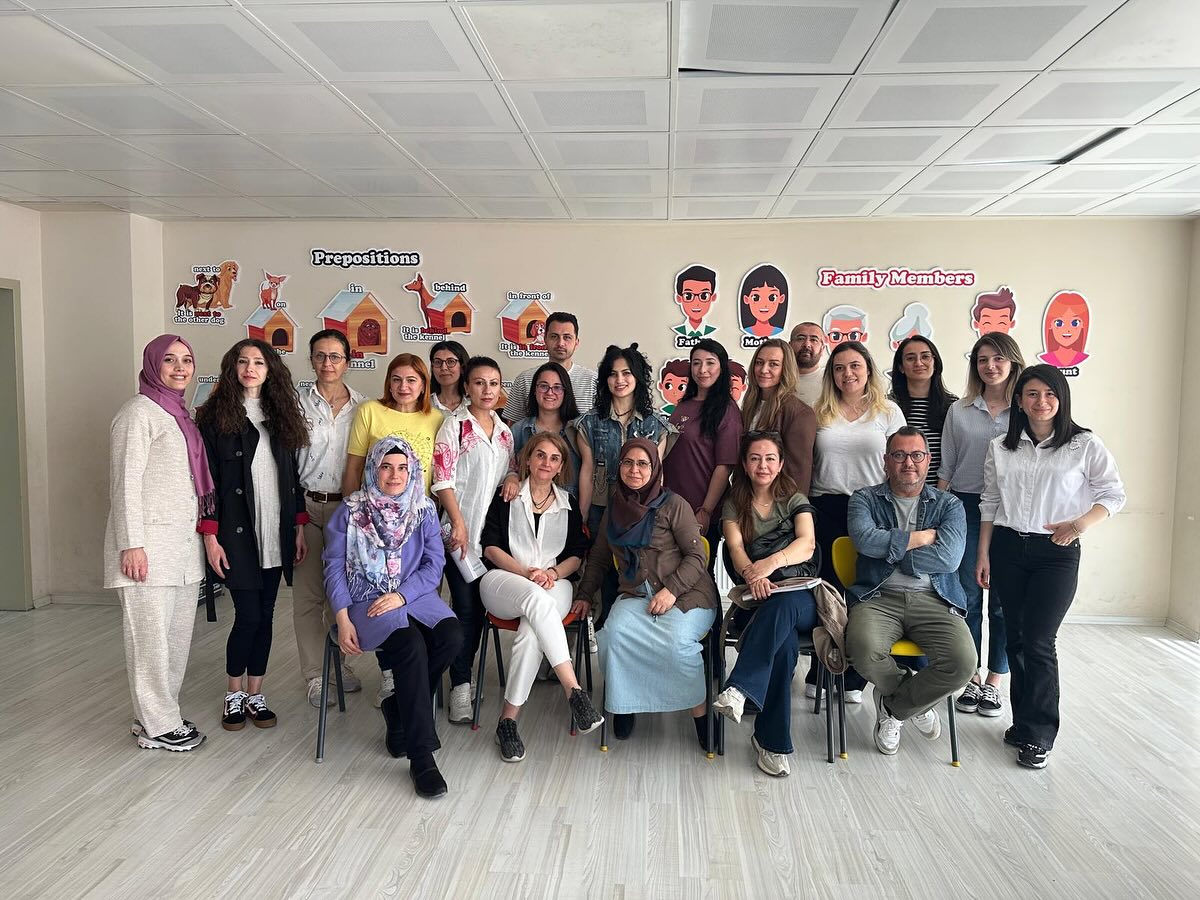 Balıkesir'de Rehber Öğretmenlere Yeşilay Yaşam Becerileri Eğitimi Verildi