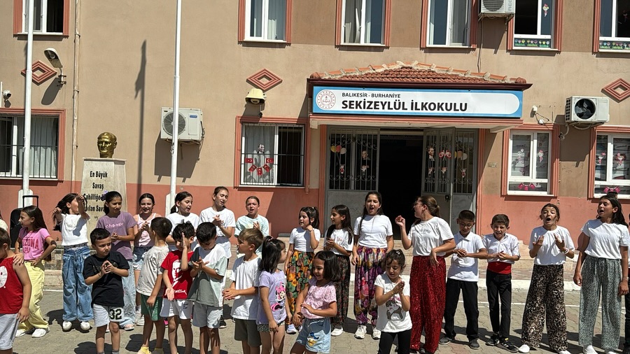 Burhaniye'de Aile ve Oyun Temalı Kültür Sanat ve Spor Faaliyetleri Haftası Başladı