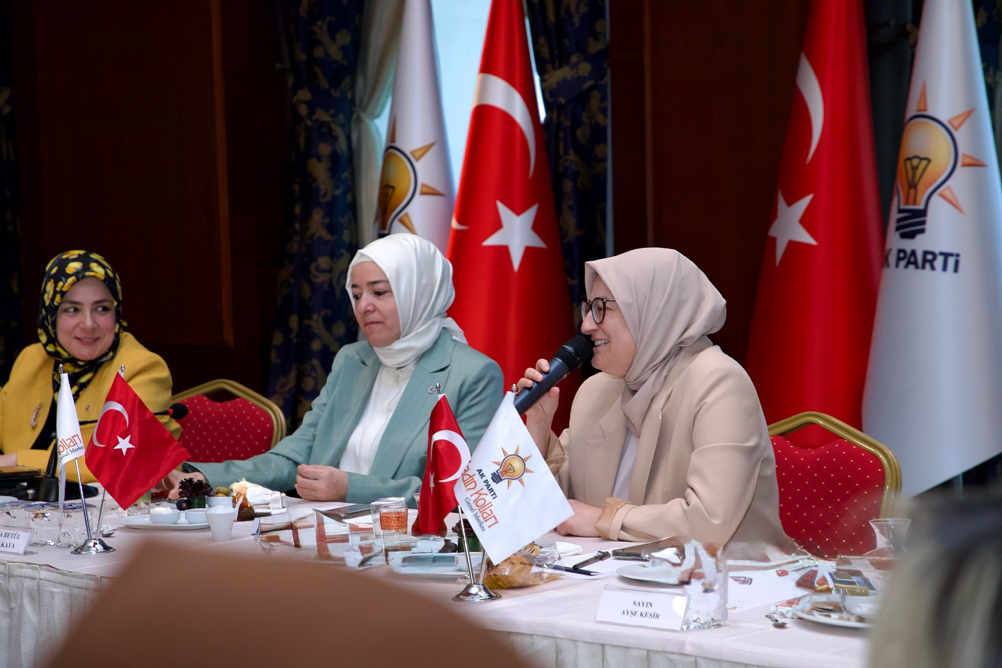 AK Parti Balıkesir Milletvekili Uygur, Kadınların Karar Alma Süreçlerindeki Rolünü Güçlendirme Çalışmalarını Anlattı