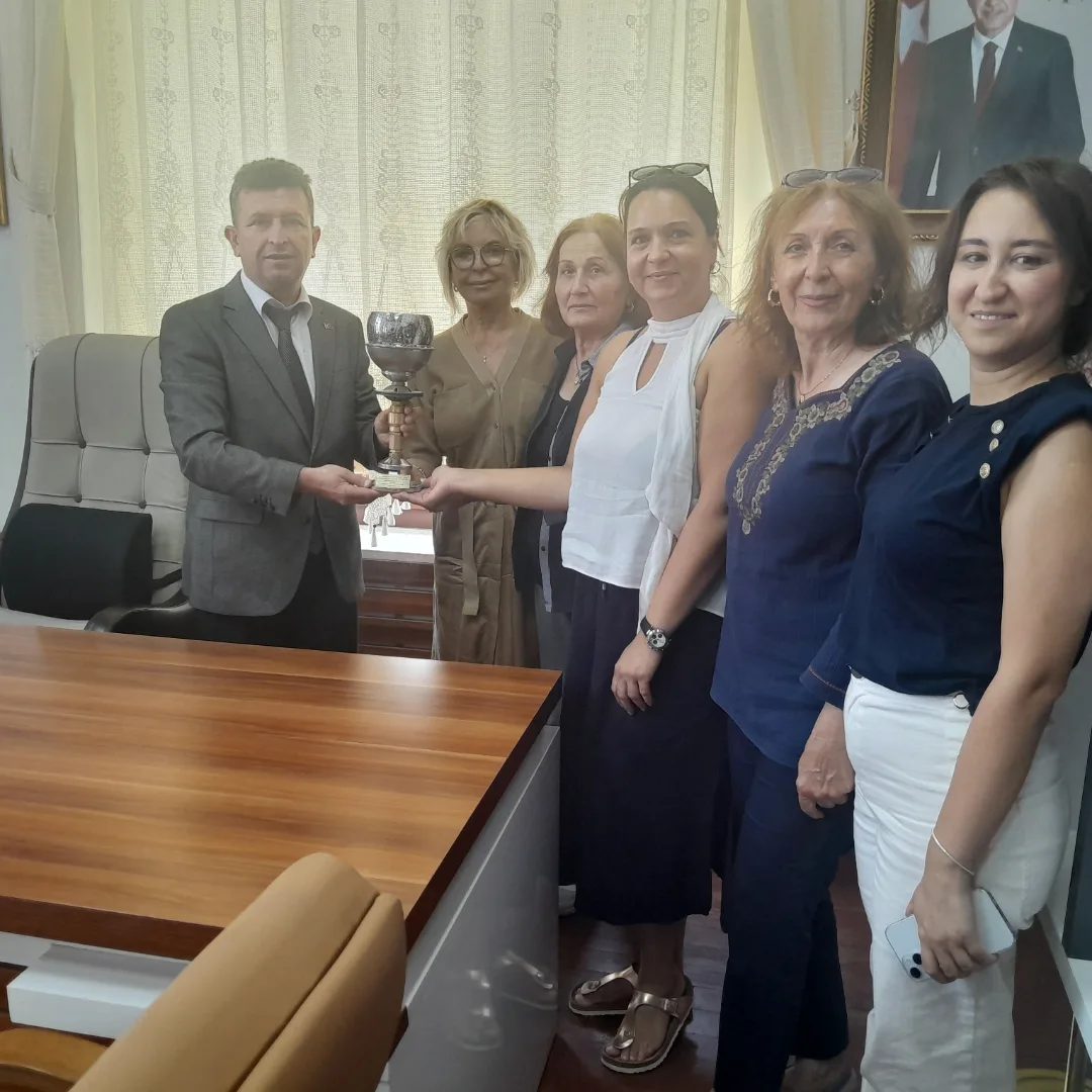 Edremit'te Eğitimde İş Birliği Ziyareti: Türkiye Birincisi Öğrenci Onurlandırıldı