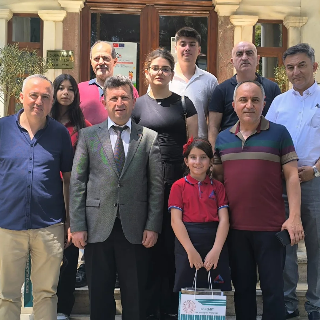 Edremit'te Milli Eğitimde Büyük Başarı: Öğrenciler İl Birinciliği ve İkinciliği Elde Etti