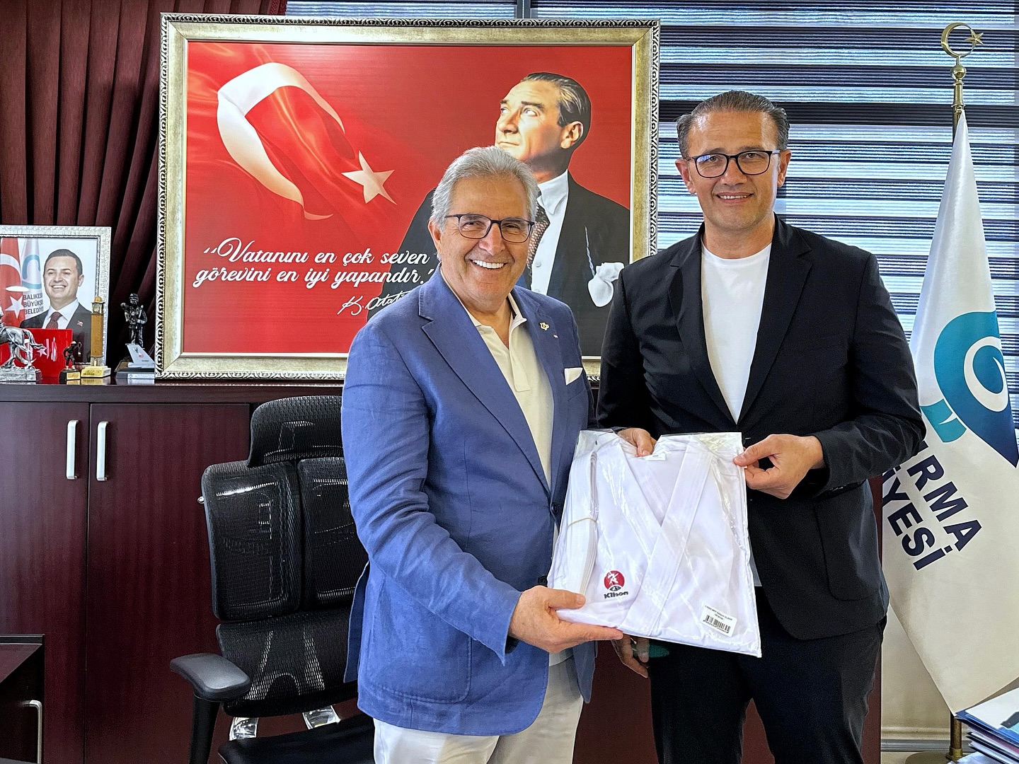 Bandırma Belediyesi'nden Karate Federasyonu İl Temsilcisi Karaçay'a Destek