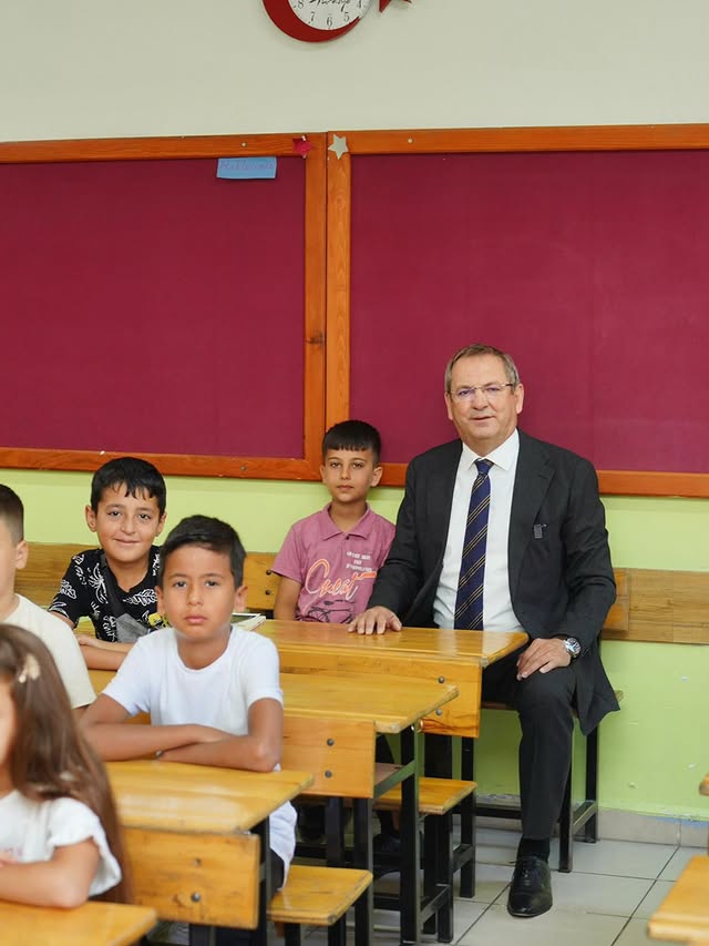 Ayvalık'ta Minik Öğrenciden Belediye Başkanı'na Davet