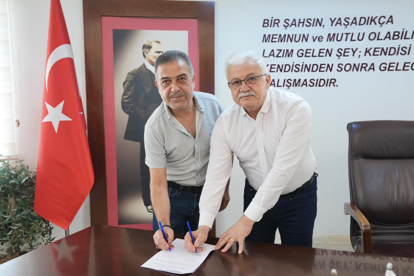 Burhaniye Belediyesi Berberler ve Kuaförler Odası ile İş Birliği Protokolü İmzaladı