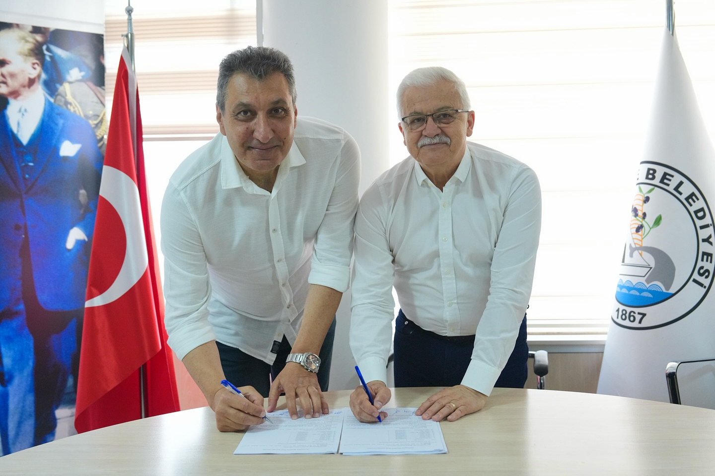 Burhaniye Belediyespor'da Yeni Başantrenör Mustafa Seçerlioğlu Dönemi Başladı