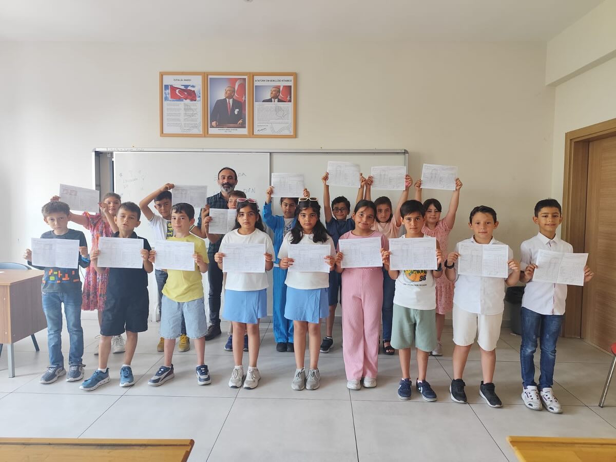 Burhaniye'de 2024-2025 Eğitim Öğretim Yılı Karne Heyecanı Yaşandı