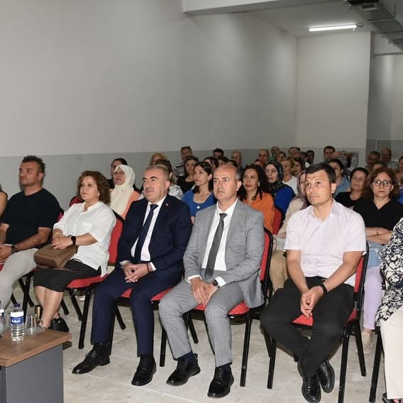 Balıkesir'de Öğretmenler, Milli Eğitim Bakanı Tekin'in Canlı Yayınını Takip Etti