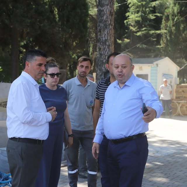 Gönen'de Mezarlık Düzenlemesi İçin Yıkım Çalışmaları Başladı