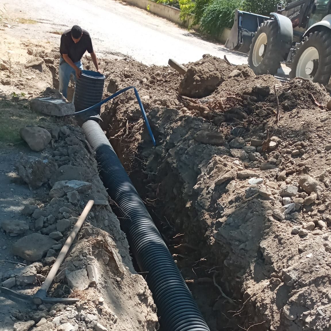 Edremit'te Altınkum Mahallesi'nde Yol Yapım Çalışmaları Başladı