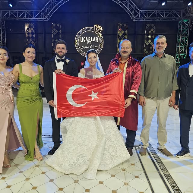 İvrindi'de Toplu Nikah Töreniyle Genç Çiftler Evlendi