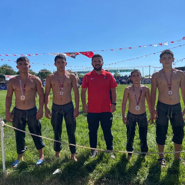 Savaştepe Belediyesi Güreşçileri Balıkesir'de Derece Elde Etti