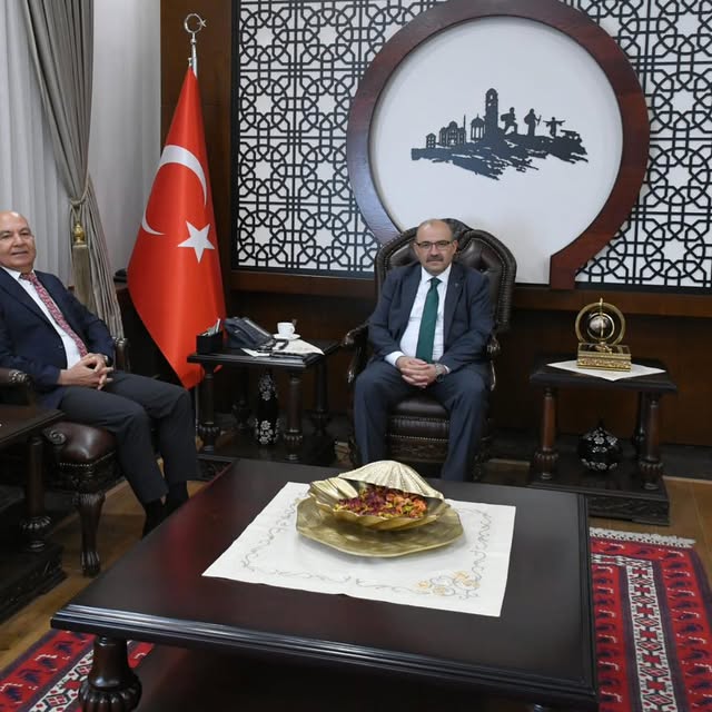 Balıkesir Valisi Ustaoğlu, Mülkiye Başmüfettişi Güneş ve Ticaret Odası Eski Başkanı Ermişler'i Ağırladı