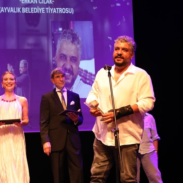 Ayvalık Belediye Tiyatrosu'na 