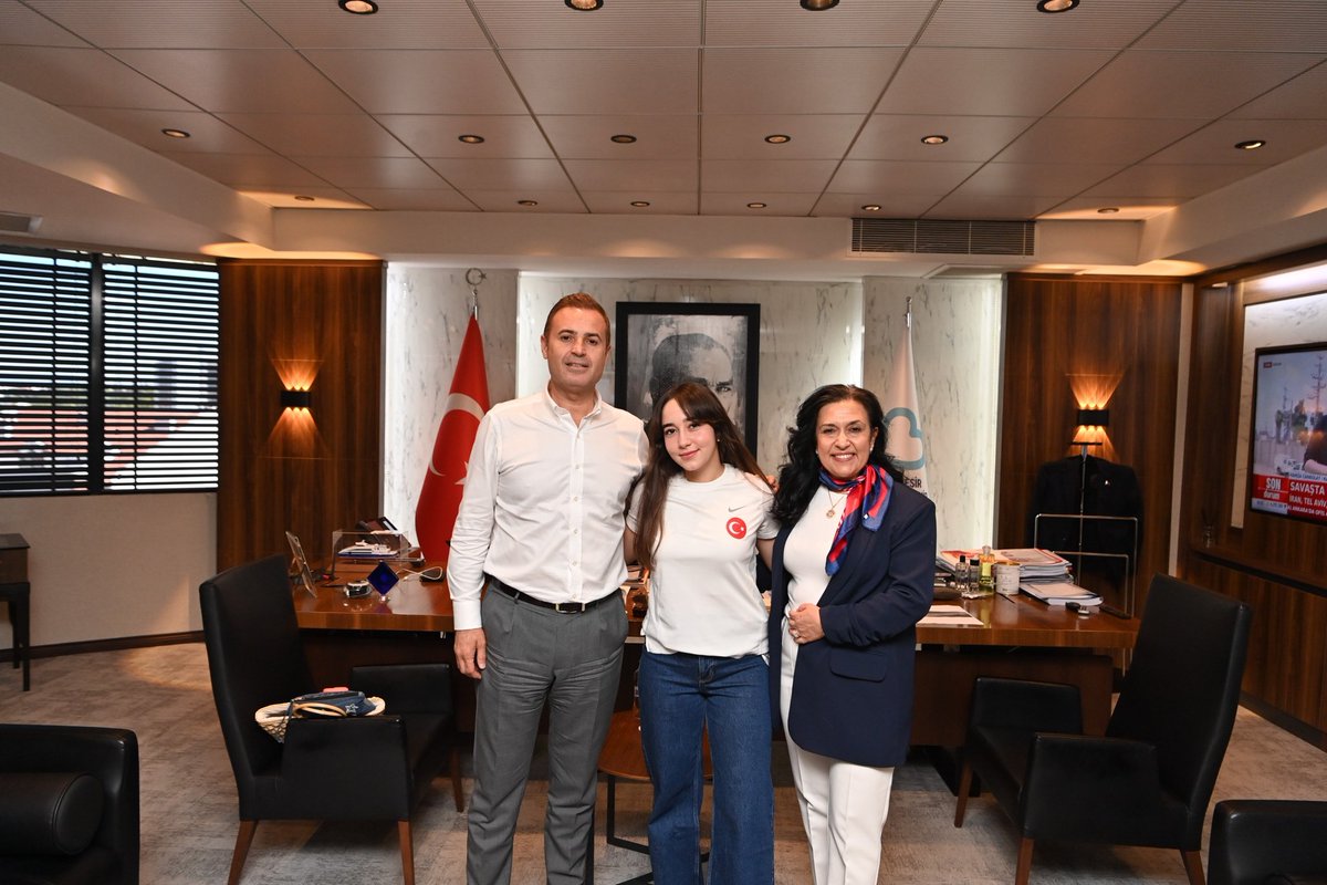 Balıkesir Büyükşehir Belediyesi'ni Ziyaret Eden Muhtar ve Milli Tenisçi